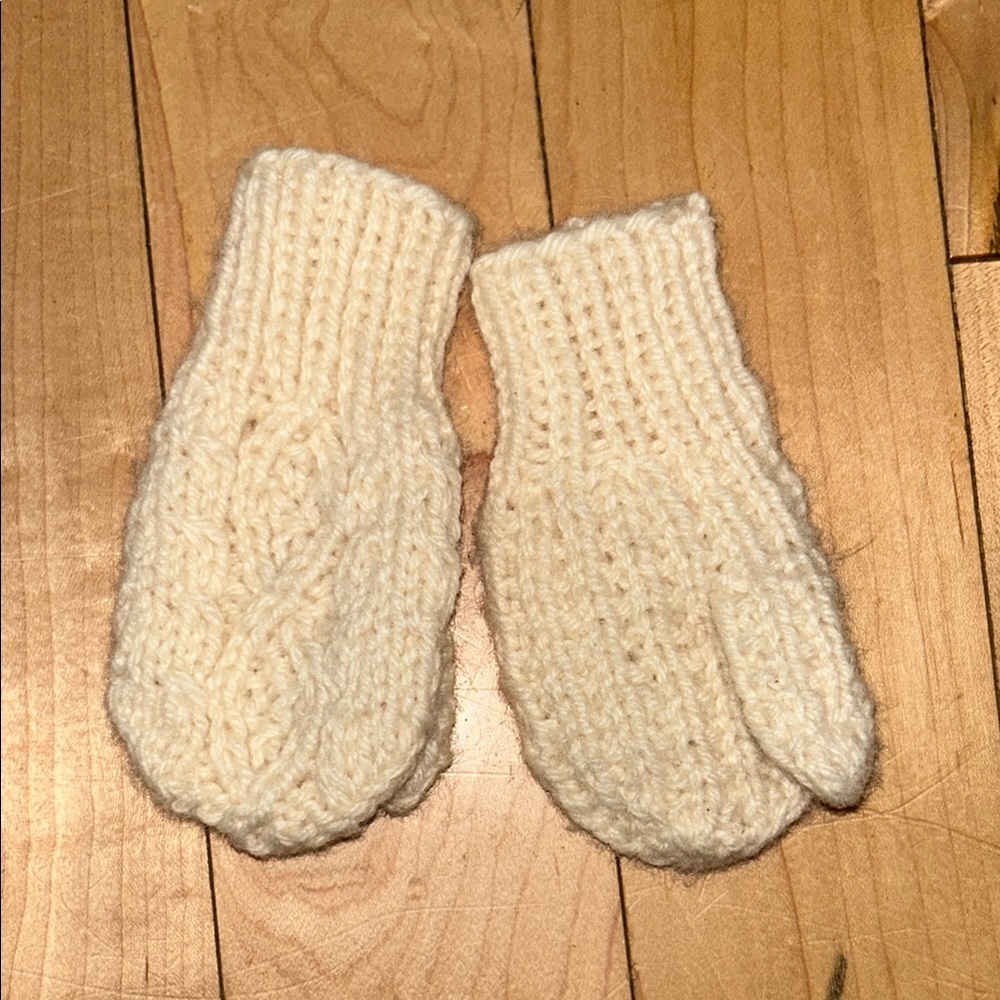 Cozy Cream Cable Knit Mittens